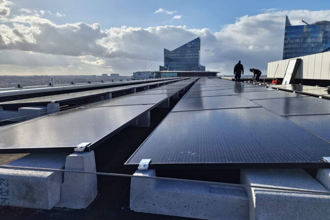 Vue panoramique sur les panneaux photovoltaïque